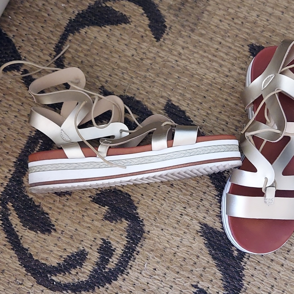 Gold Sandles Ankle Strap - Picture 2 of 4